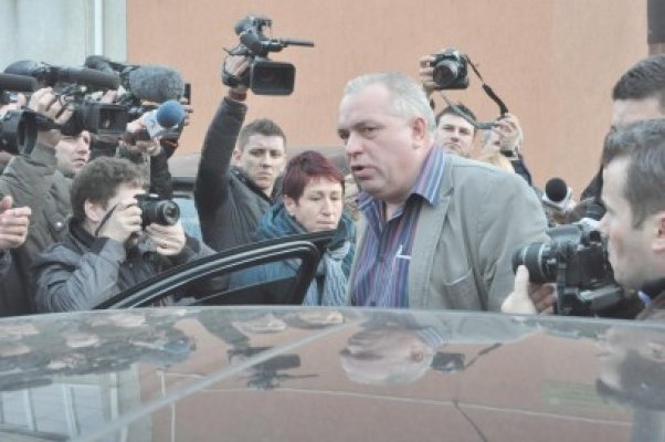 DNA a început urmărirea penală împotriva lui Nicuşor Constantinescu şi i-a interzis să părăsească ţara